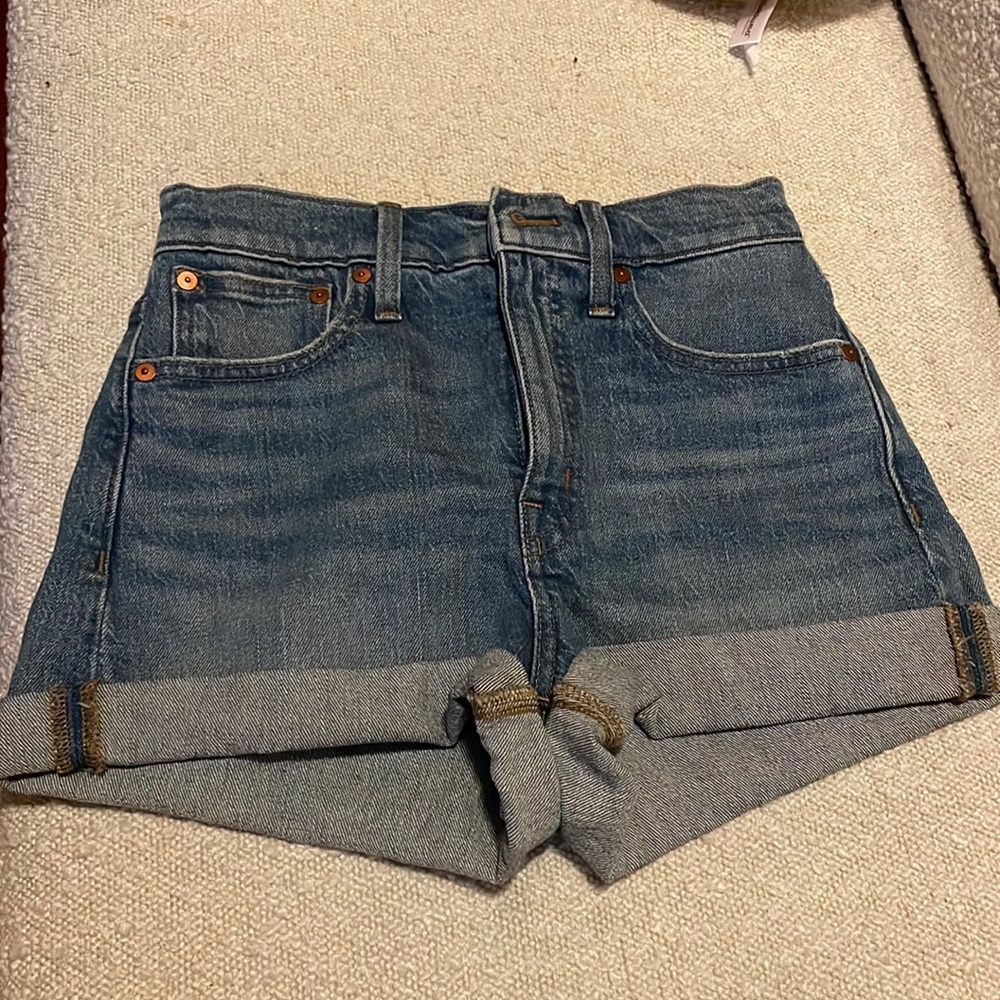 Madewell High Rise Denim Shorts in Malden Wash.